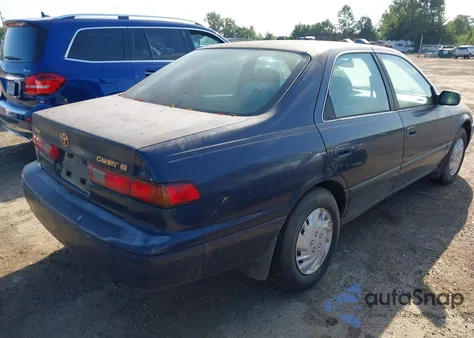 1998 Toyota Camry Le z USA, uszkodzony, nr VIN 4T1BG22K4WU373361
